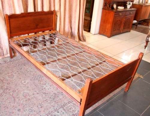 A vintage Excelsior spring base 3/4 (109cm)  bed incl. headboard, footboard & mounting struts.