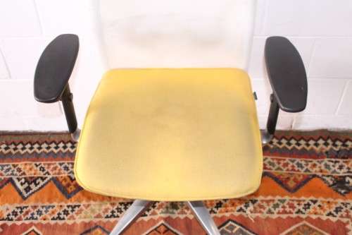 **RS17** A modern styled yellow and white office chair with tilt, height and tension adjusters