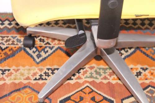 **RS17** A modern styled yellow and white office chair with tilt, height and tension adjusters