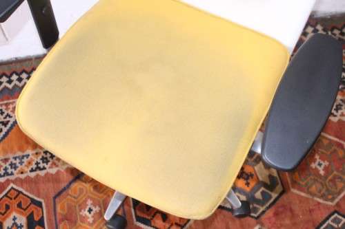 **RS17** A modern styled yellow and white office chair with tilt, height and tension adjusters