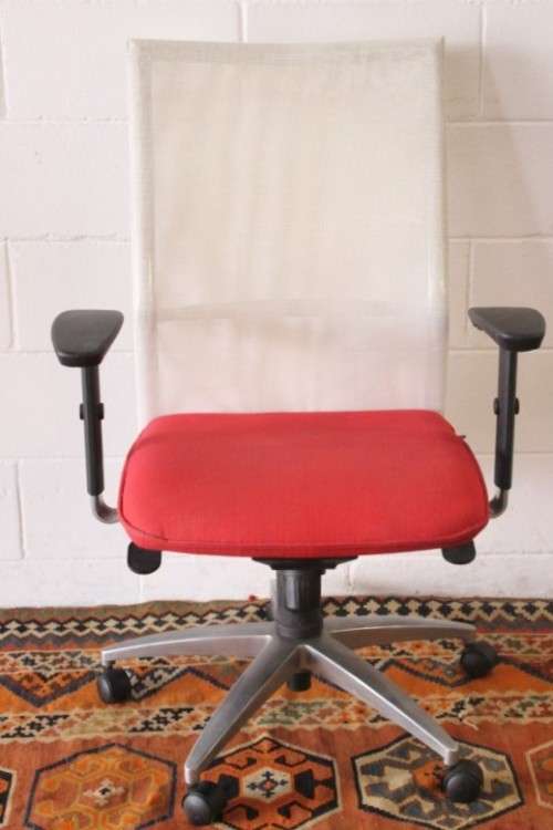 **RS17** A modern styled red and white office chair with tilt, height and tension adjusters