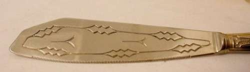 A gorgeous vintage silver plate/gold plated three piece cake/pastry lifting set in good condition