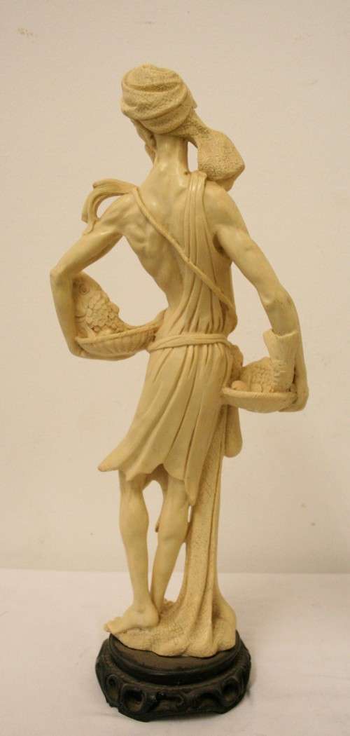 A gorgeous large ornamental Japanese themed oxylite figurine on a black base, fabulous on display