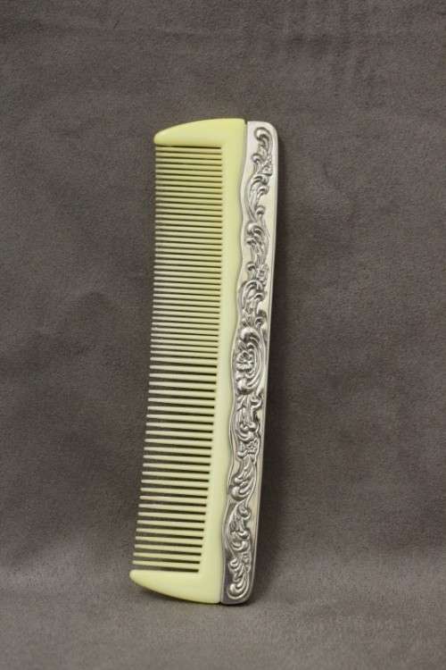 A beautiful, vintage ladies hair comb with a gorgeous patterned handle. Lifespace Sale