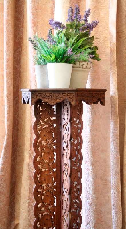 A superb vintage Indian hand carved planter stand with inlay work in wonderful condition
