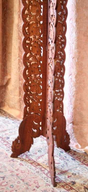 A superb vintage Indian hand carved planter stand with inlay work in wonderful condition