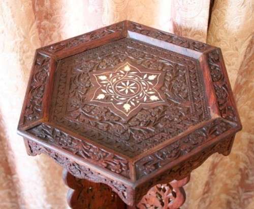A superb vintage Indian hand carved planter stand with inlay work in wonderful condition