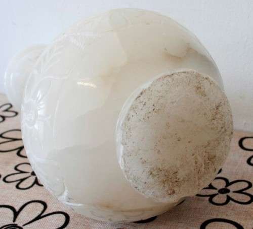 A beautiful, heavy white marble resin like vase in good condition, Lifespace Sale