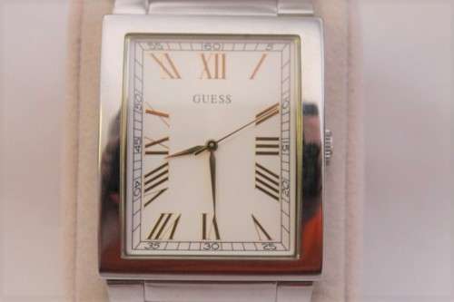 Discounted! White-dial steel & gold plated Guess gents wrist watch with spare links