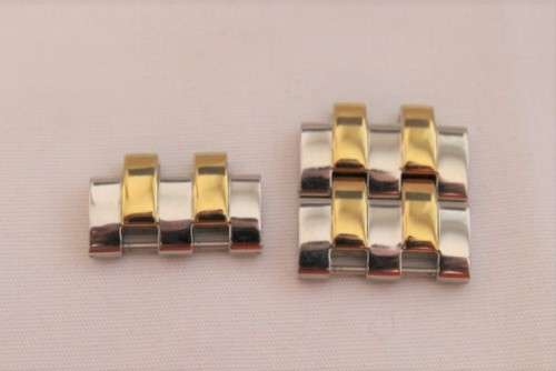 Discounted! White-dial steel & gold plated Guess gents wrist watch with spare links