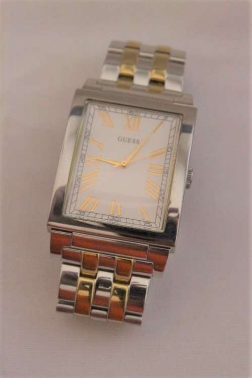 Discounted! White-dial steel & gold plated Guess gents wrist watch with spare links