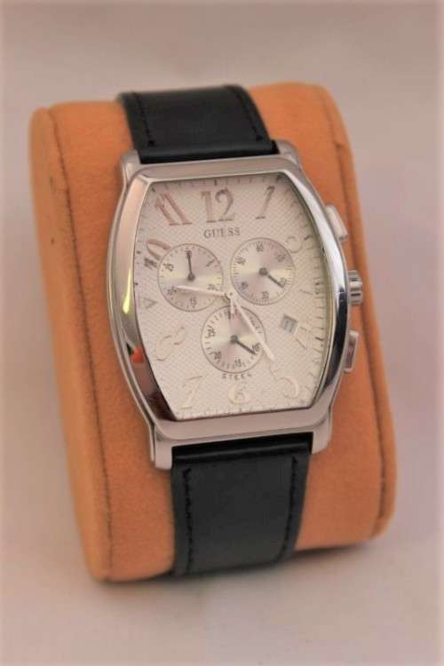 Discounted! Exquisite silver-dial Guess Steel chronograph gents wrist watch w/ a black leather strap
