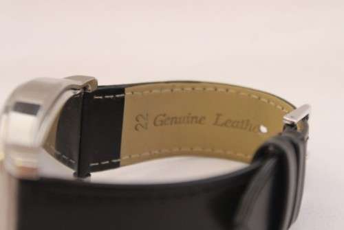 Discounted! Exquisite silver-dial Guess Steel chronograph gents wrist watch w/ a black leather strap