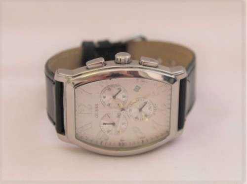 Discounted! Exquisite silver-dial Guess Steel chronograph gents wrist watch w/ a black leather strap