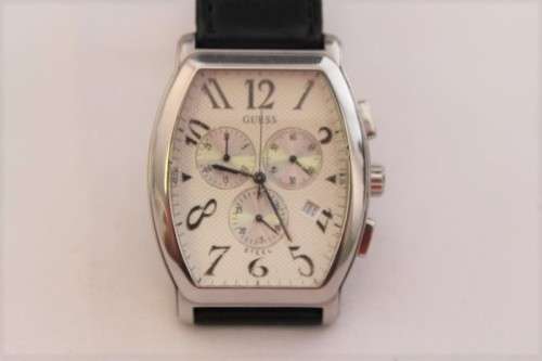 Discounted! Exquisite silver-dial Guess Steel chronograph gents wrist watch w/ a black leather strap