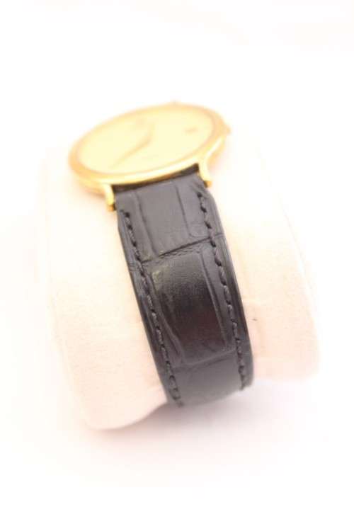 A stunning classic Raymond Weil gold plated gents quartz wrist watch with a black leather strap
