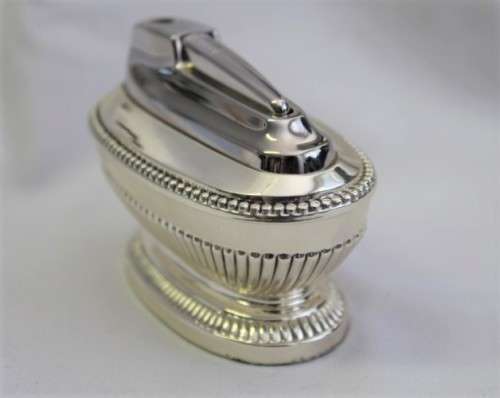 A beautiful vintage Ronson "Queen Anne" Varaflame 700 Rhodium plated table lighter in original box