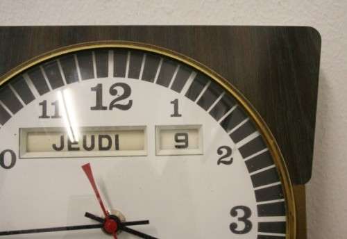 A stylish vintage French "Jaz" battery operated kitchen wall clock. Working.