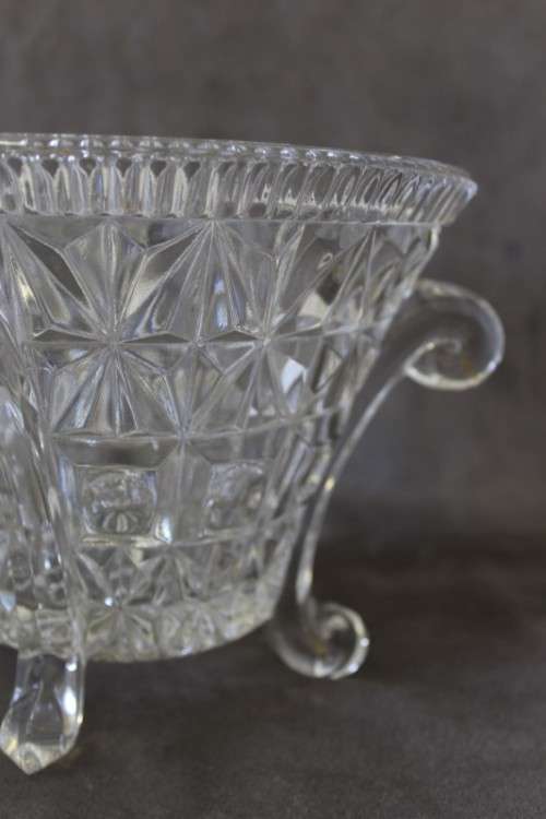 An exquisite classic designed footed crystal champagne/ wine cooler ice bucket.