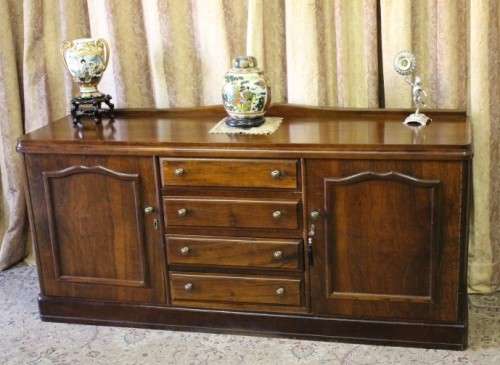 A fabulous vintage Imbuia buffet/ side server with classic lines, four drawers and side cupboards!!