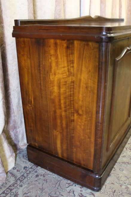 A fabulous vintage Imbuia buffet/ side server with classic lines, four drawers and side cupboards!!