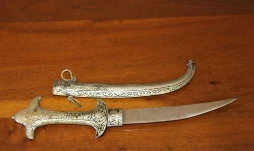 An amazing vintage ornamental metal replica dagger for display purposes only. Stunning!!!