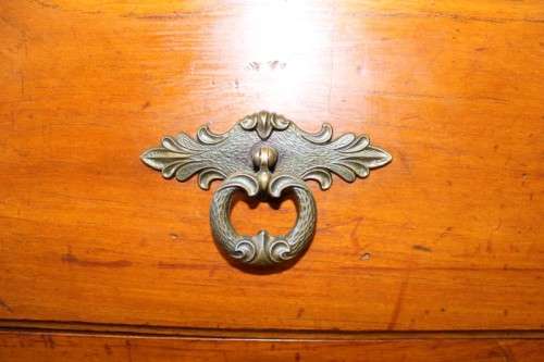 A stunning antique oak side server cabinet with a bevelled mirror, loads of drawer & cupboard space