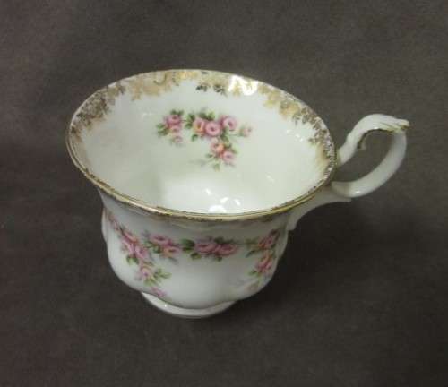 A beautiful, elegant vintage "Royal Albert" fine bone china "Dimity Roses" pattern trio. Price/trio