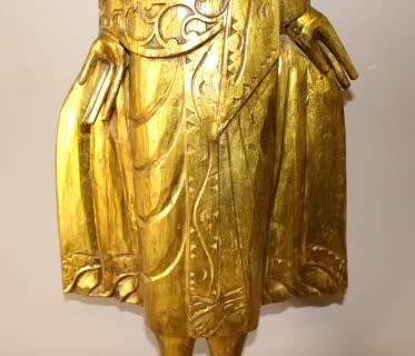 A magnificent pair of gold resin mold Thai temple statues. Amazing display pieces in all rooms! WOW!