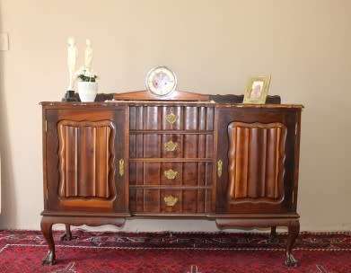 A fantastic vintage Imbuia ball & claw buffet/ side server w/ beautiful styled doors & four drawers