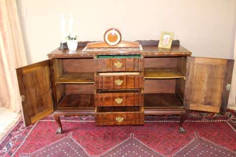 A fantastic vintage Imbuia ball & claw buffet/ side server w/ beautiful styled doors & four drawers