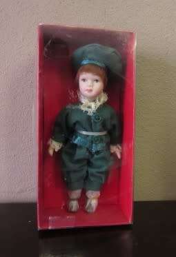 Gorgeous collection of 3 De Agostini porcelain dolls, no:11, 13, 17.  Dolls  Lifespace Sale