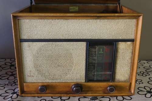 A stunning vintage Rand Radio Paillard table top radiogram in working order. Awesome!!!!