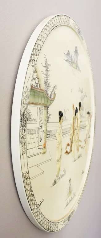 A beautiful large (77cm) round Japanese Geisha themed picture. Stunning in all rooms!