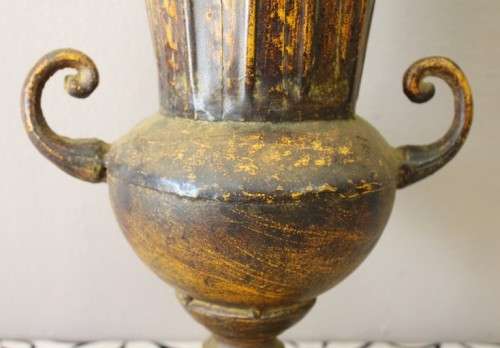 A beautiful large vintage decorative vase with lovely dried flowers.