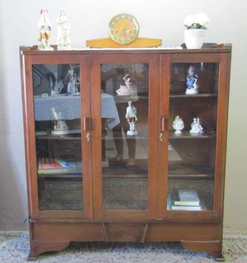 A fabulous Art Deco style 3-shelf glass front double door book case/ display cabinet. Stunning!!!