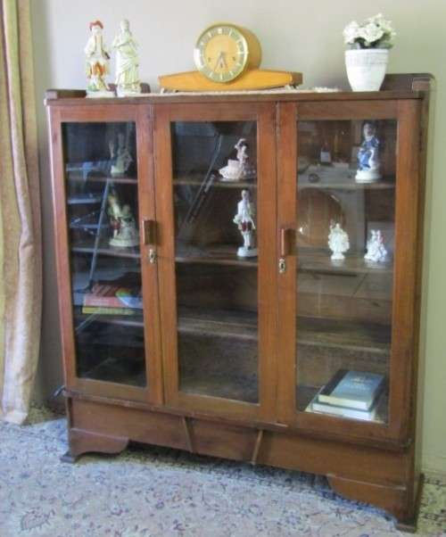 A fabulous Art Deco style 3-shelf glass front double door book case/ display cabinet. Stunning!!!