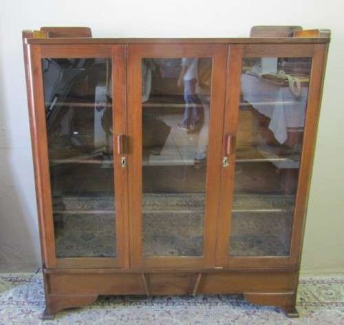 A fabulous Art Deco style 3-shelf glass front double door book case/ display cabinet. Stunning!!!
