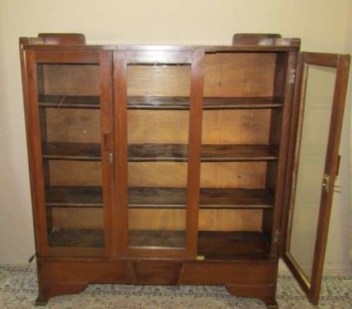 A fabulous Art Deco style 3-shelf glass front double door book case/ display cabinet. Stunning!!!