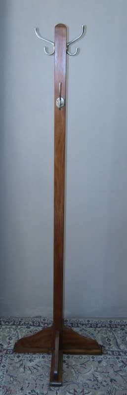 A stunning free standing Teak coat/ hat rack in good condition.Perfect in an entrance, hallway.