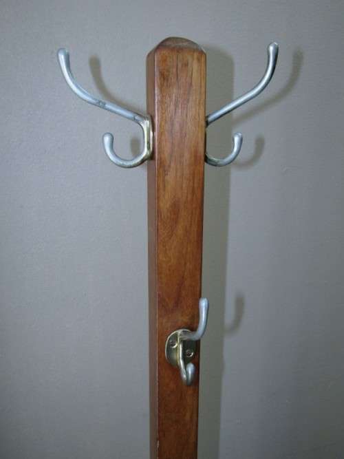 A stunning free standing Teak coat/ hat rack in good condition.Perfect in an entrance, hallway.
