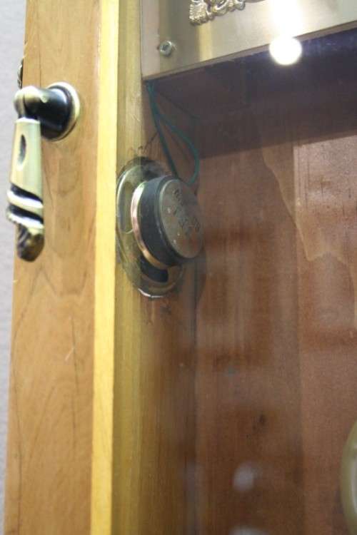 A beautiful Oak and brass battery operated chiming (speaker) wall clock, working. Lifespace Sale