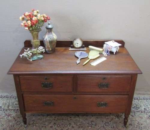 An amazing vintage Oak dressing table with three drawers and original castors. Stunning!!