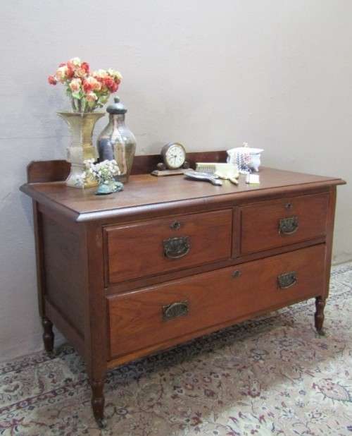 An amazing vintage Oak dressing table with three drawers and original castors. Stunning!!