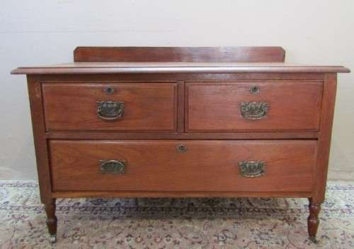 An amazing vintage Oak dressing table with three drawers and original castors. Stunning!!