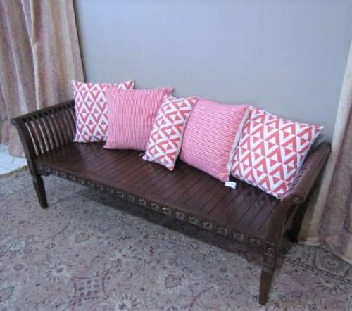 A wonderful well-made and sturdy vintage 3 seater solid Teak wood bench - perfect  in a lapa/ patio!