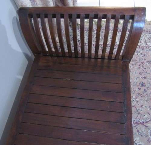 A wonderful well-made and sturdy vintage 3 seater solid Teak wood bench - perfect  in a lapa/ patio!