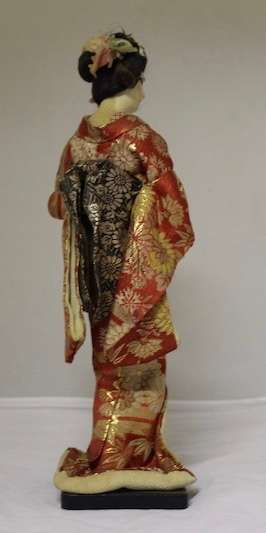 A beautiful, ornamental colourful cloth Japanese Geisha figurine, (28,5cm high) gorgeous on display.