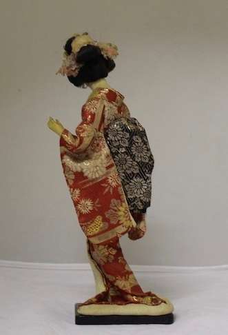 A beautiful, ornamental colourful cloth Japanese Geisha figurine, (28,5cm high) gorgeous on display.