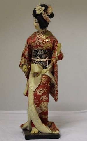 A beautiful, ornamental colourful cloth Japanese Geisha figurine, (28,5cm high) gorgeous on display.
